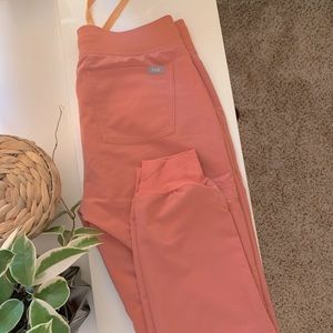 Figs coral joggers NWOT small